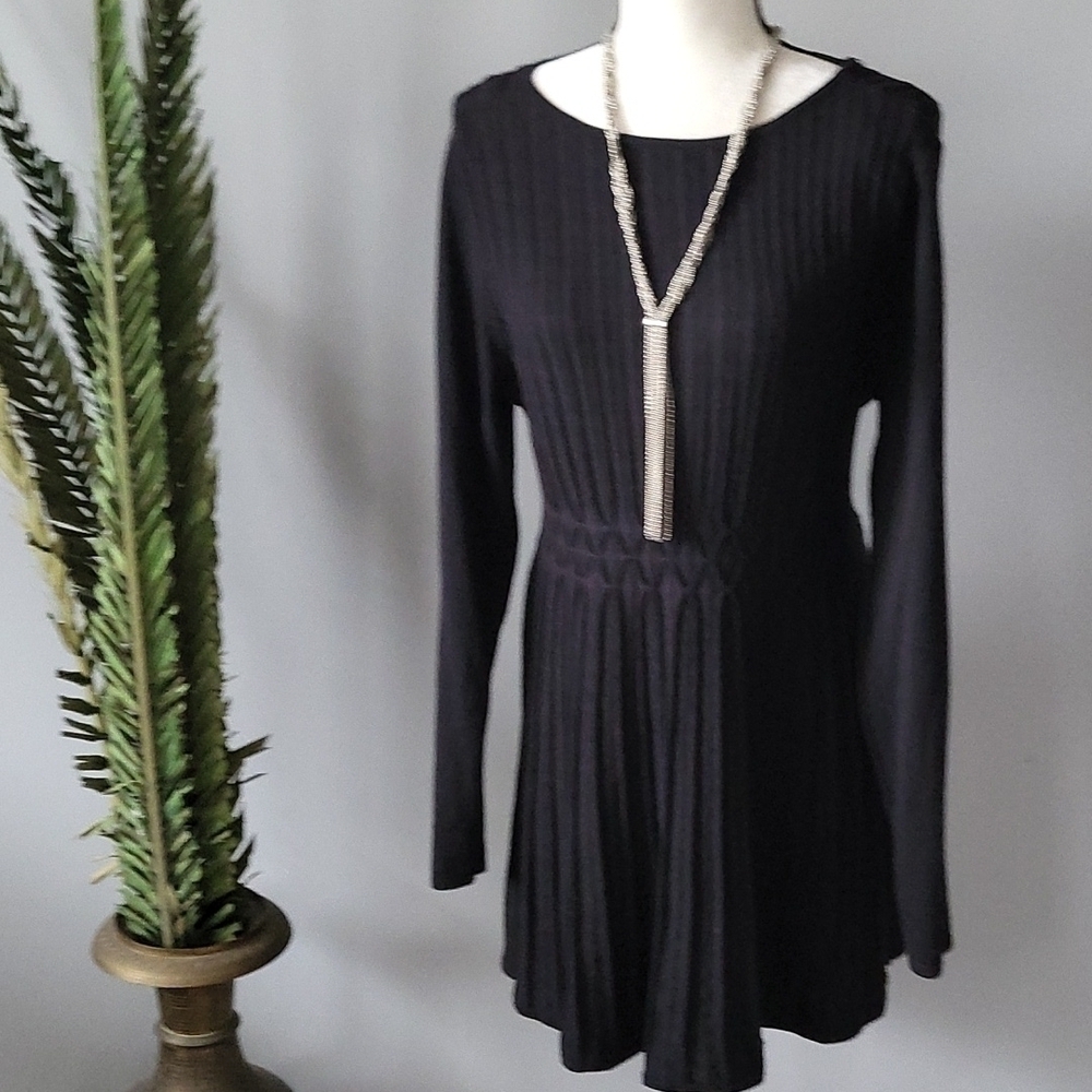 Daisy Fuentes black wide neck textured knit long sleeve tunic sweater